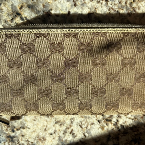 Gucci Beige and Brown Monogram Wallet - Picture 12 of 12